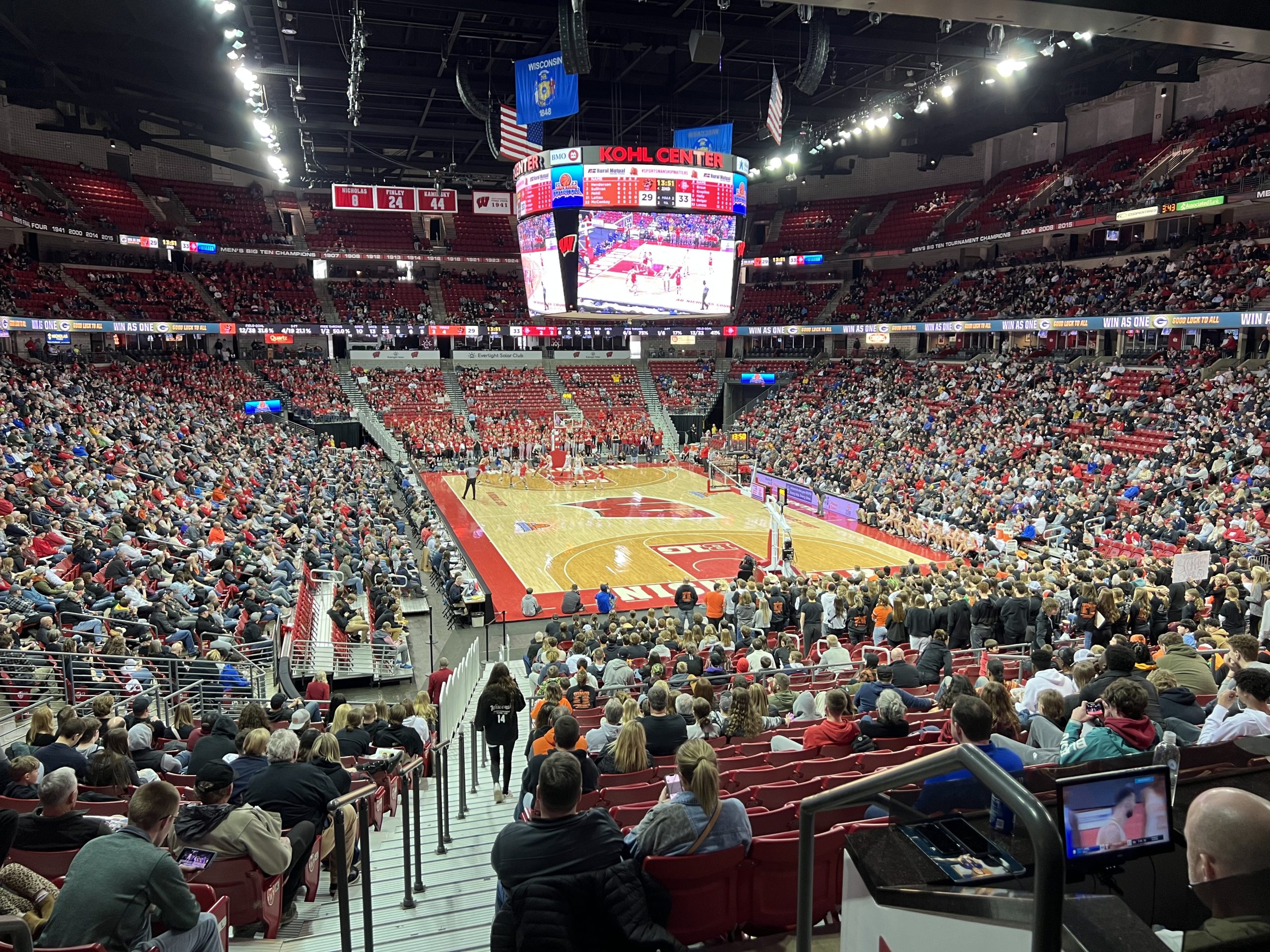 De Pere Completes Undefeated Season, Wins D1 Title - OnFocus